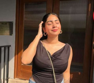 Charvi provides Cum on Body service near Hotel The Raddison Blue Hotel